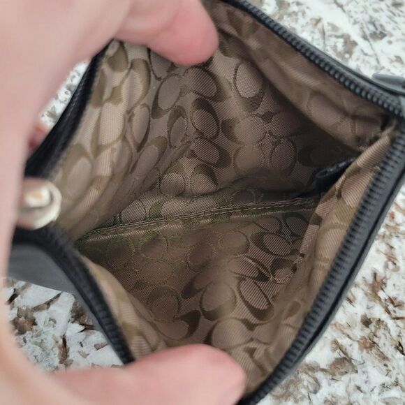 Coach wristlet   - Picture 6 of 8